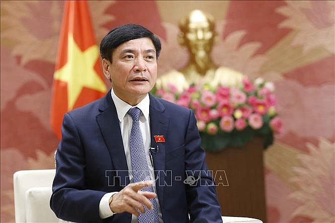 Tổng Thư ký, Chủ nhiệm Văn phòng Quốc hội Bùi Văn Cường trả lời phỏng vấn cơ quan báo chí. Ảnh: Doãn Tấn/TTXVN