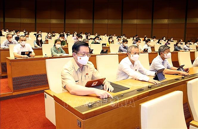 Đại biểu Quốc hội biểu quyết thông qua Nghị quyết về Kế hoạch phát triển kinh tế - xã hội 5 năm 2021-2025. Ảnh: Phạm Kiên/TTXVN