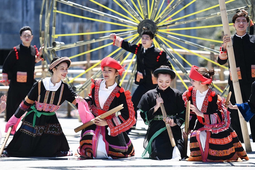 Show diễn nghệ thuật Vũ điệu trên mây mang đậm màu sắc văn hoá Tây Bắc