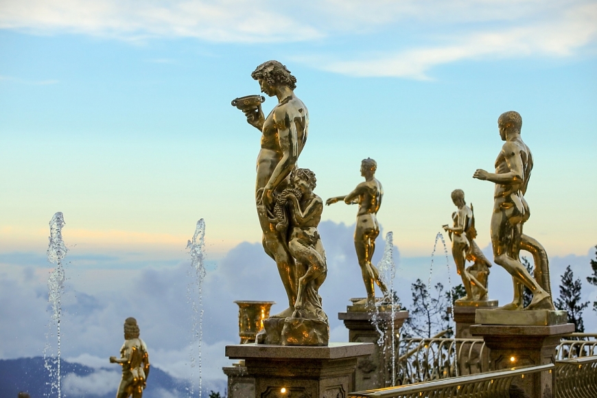 5 tác phẩm điêu khắc đặc biệt nhất tại Thác Thần Mặt Trời ở Bà Nà Hills