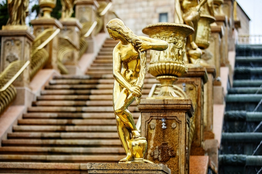 5 tác phẩm điêu khắc đặc biệt nhất tại Thác Thần Mặt Trời ở Bà Nà Hills