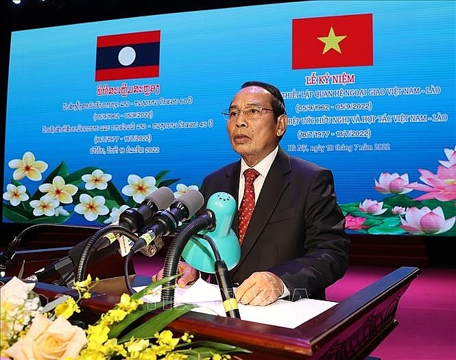 Đồng chí Bounthong Chitmany, Ủy viên Bộ Chính trị, Thường trực Ban Bí thư, Phó Chủ tịch nước Lào phát biểu tại Lễ kỷ niệm. Ảnh: Trí Dũng/TTXVN
