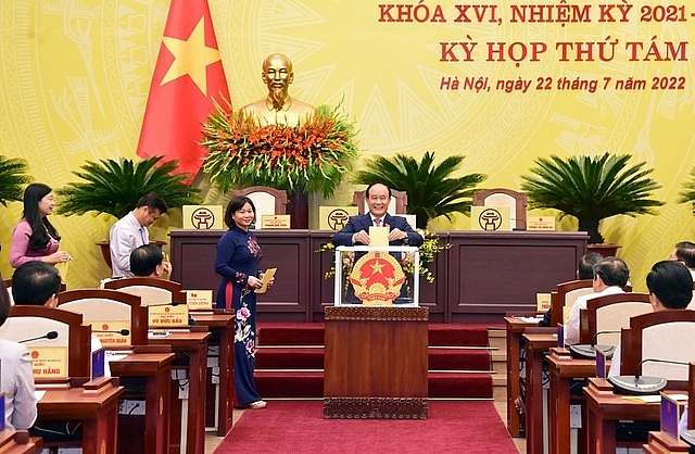Đại biểu HĐND TP. Hà Nội bầu Chủ tịch UBND Thành phố - Ảnh: VGP/GH Đại biểu HĐND TP. Hà Nội bầu Chủ tịch UBND Thành phố - Ảnh: VGP/GH