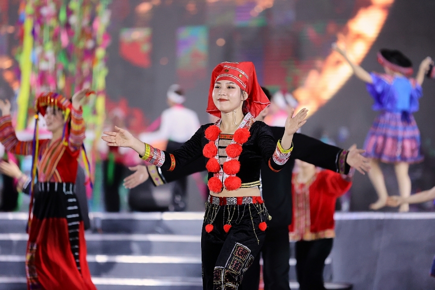 Du khách và người dân Hòa Bình đắm chìm trong Chương trình nghệ thuật “Hòa Bình - Thanh âm Xứ Mường”. Ảnh minh họa