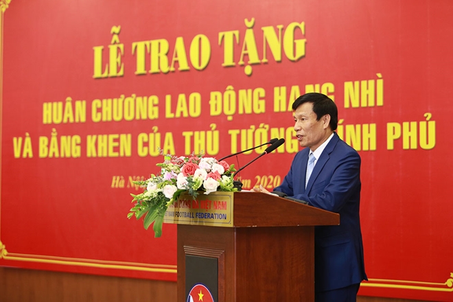 HLV Park Hang-seo nhận Huân chương Lao động