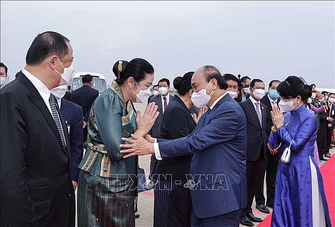 Lễ tiễn Chủ tịch nước Nguyễn Xuân Phúc và Phu nhân tại Sân bay Quốc tế Wattay. Ảnh: Thống Nhất/TTXVN