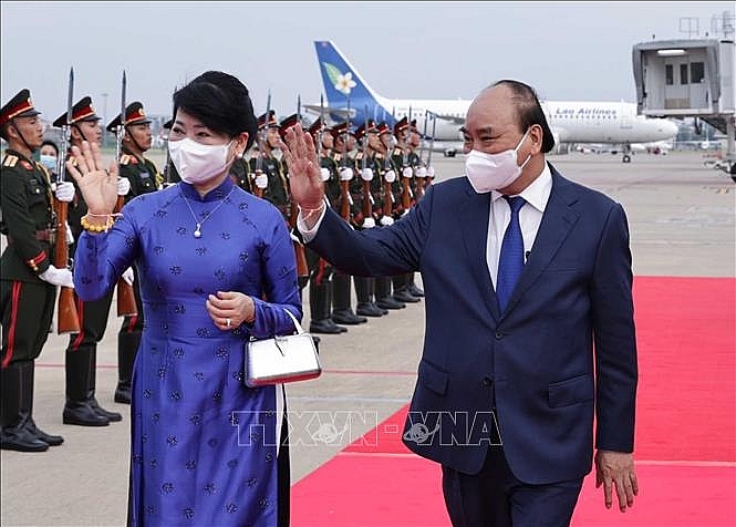 Lễ tiễn Chủ tịch nước Nguyễn Xuân Phúc và Phu nhân tại Sân bay Quốc tế Wattay. Ảnh: Thống Nhất/TTXVN