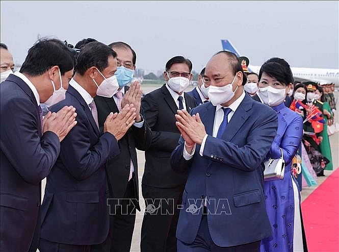 Lễ tiễn Chủ tịch nước Nguyễn Xuân Phúc và Phu nhân tại Sân bay Quốc tế Wattay. Ảnh: Thống Nhất/TTXVN