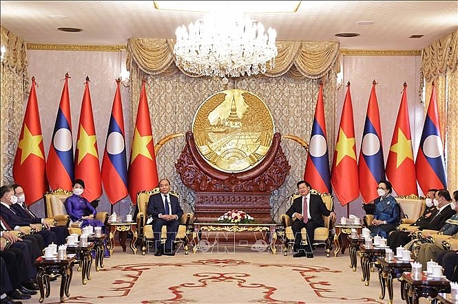 Chiều 10/8/2021, tại Thủ đô Vientiane, Tổng Bí thư Ban Chấp hành Trung ương Đảng Nhân dân Cách mạng Lào, Chủ tịch nước Cộng hòa Dân chủ Nhân dân Lào Thongloun Sisoulith và Phu nhân chủ trì Lễ tiễn đồng chí Nguyễn Xuân Phúc, Ủy viên Bộ Chính trị, Chủ tịch nước Cộng hòa xã hội chủ nghĩa Việt Nam và Phu nhân kết thúc tốt đẹp chuyến thăm hữu nghị chính thức nước Cộng hòa Dân chủ Nhân dân Lào. Ảnh: Thống Nhất/TTXVN