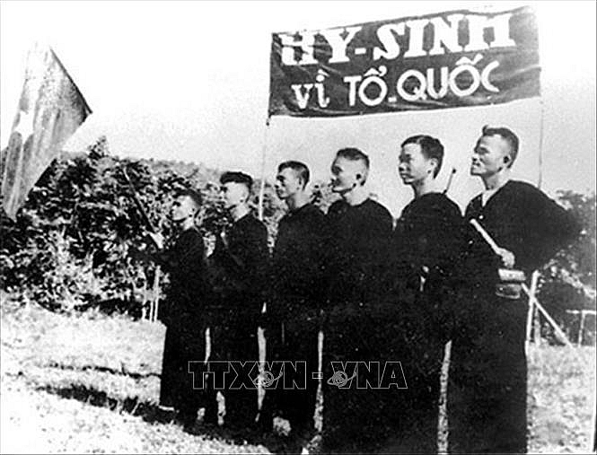  Đội du kích Ba Tơ thành lập ngày 14/3/1945 sau ngày khởi nghĩa Ba Tơ (Quảng Ngãi) nổ ra và giành thắng lợi (11/3/1945), thành lập chính quyền cách mạng của nhân dân, là lực lượng nòng cốt, trực tiếp tham gia chiến đấu trong tổng khởi nghĩa ở miền Trung, góp phần vào thắng lợi Cách mạng tháng Tám năm 1945. Ảnh: Tư liệu/TTXVN phát