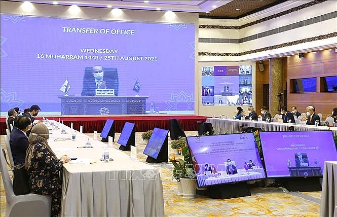 Ngài Abdul Rahman Taib, Chủ tịch AIPA 42, Chủ tịch Hội đồng Lập pháp Brunei Darussalam phát biểu bế mạc. Ảnh: Doãn Tấn/TTXVN