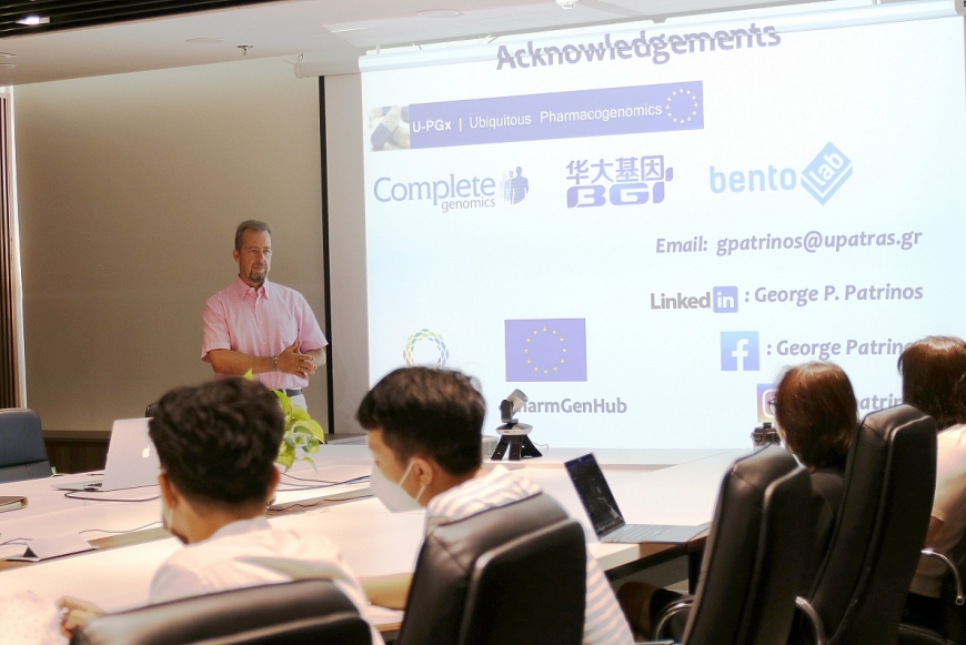 GS. Patrinos chia sẻ cách thức xuất bản các công bố khoa học đạt chuẩn Tạp chí Nature cho các nghiên cứu sinh tại Viện Nghiên cứu Dữ liệu lớn (thuộc Tập đoàn Vingroup)