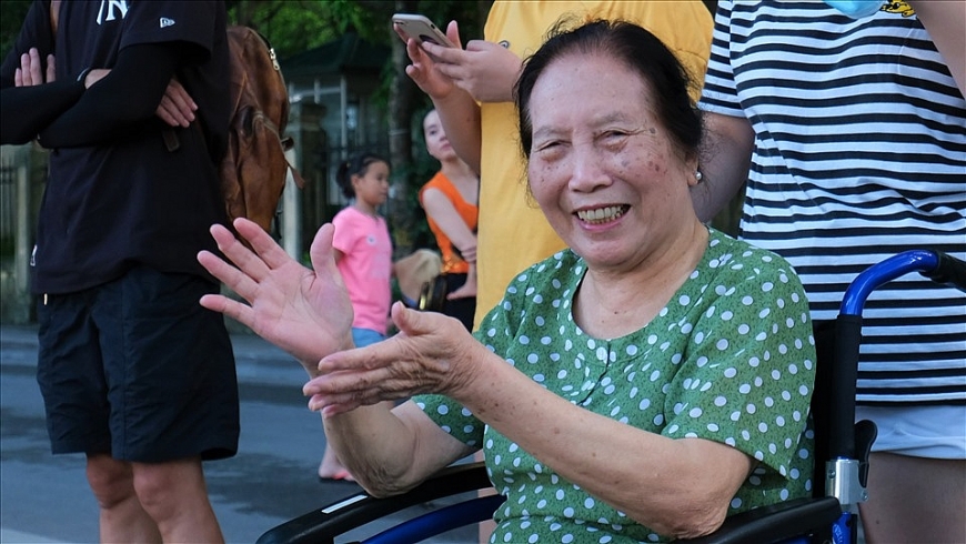 Giấc ngủ là điều rất cần thiết đối với người già (Ảnh: Lâm Anh)