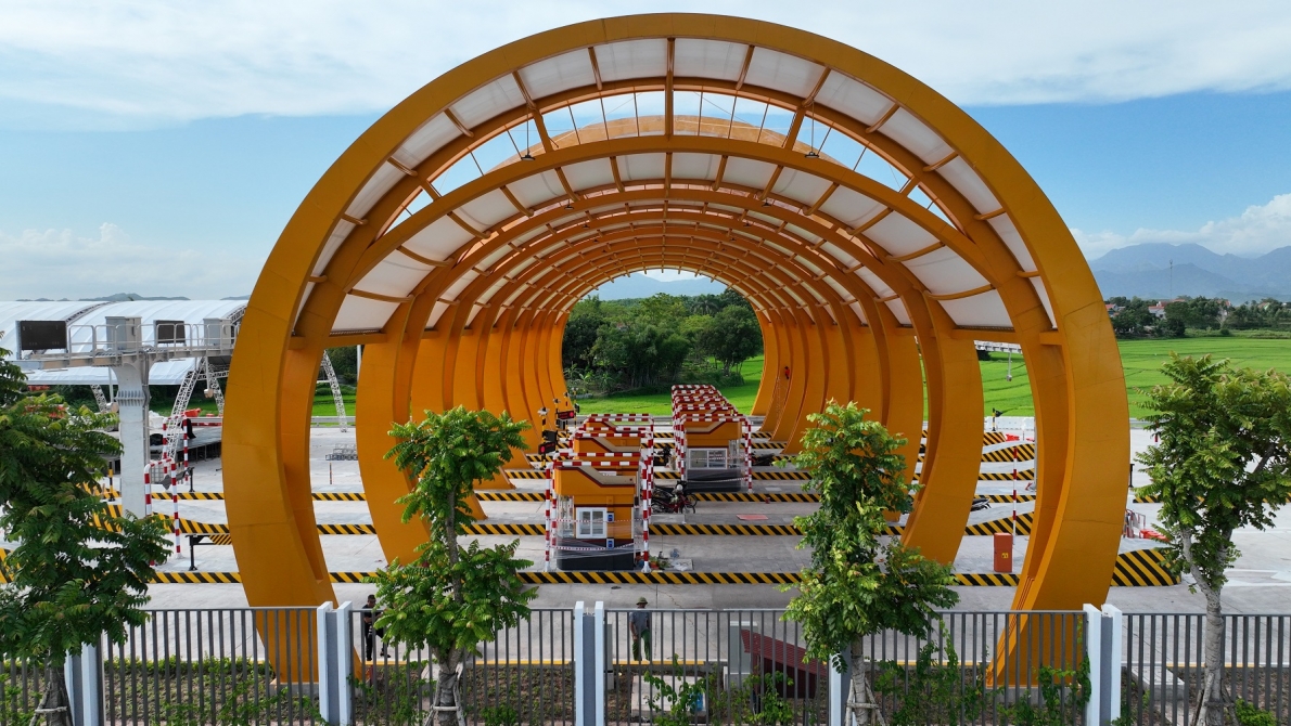 Khám phá tuyến cao tốc Vân Đồn - Móng Cái có hệ thống chiếu sáng hiện đại nhất Việt Nam