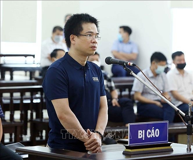 Bị cáo Hoàng Đình Tâm (cựu Kế toán trưởng Công ty cổ phần Hóa dầu và Nhiên liệu sinh học Dầu khí) khai báo trước tòa. Ảnh: Phạm Kiên/TTXVN