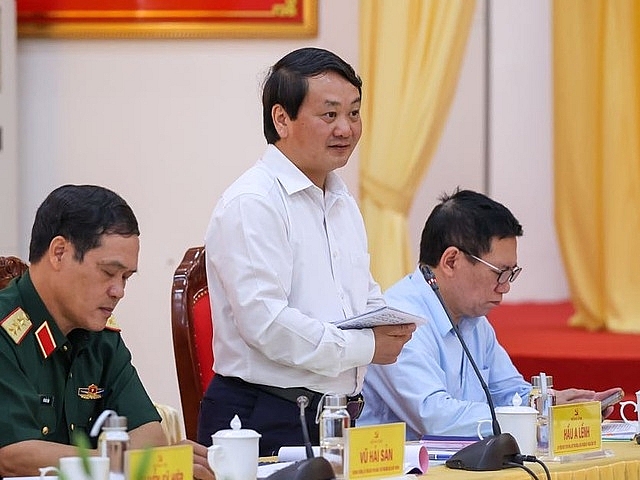 Bộ trưởng, Chủ nhiệm Ủy ban Dân tộc Hầu A Lềnh đánh giá cao tỉnh Yên Vái bước đầu khai thác hiệu quả lợi thế du lịch, đặc biệt là Danh thắng quốc gia ruộng bậc thang Mù Cang Chải - Ảnh: VGP/Nhật Bắc