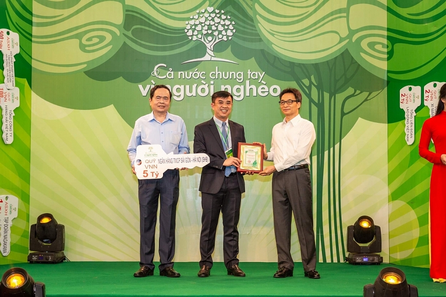 “Bầu Hiển” tiếp tục hỗ trợ 30 tỷ đồng cho người nghèo