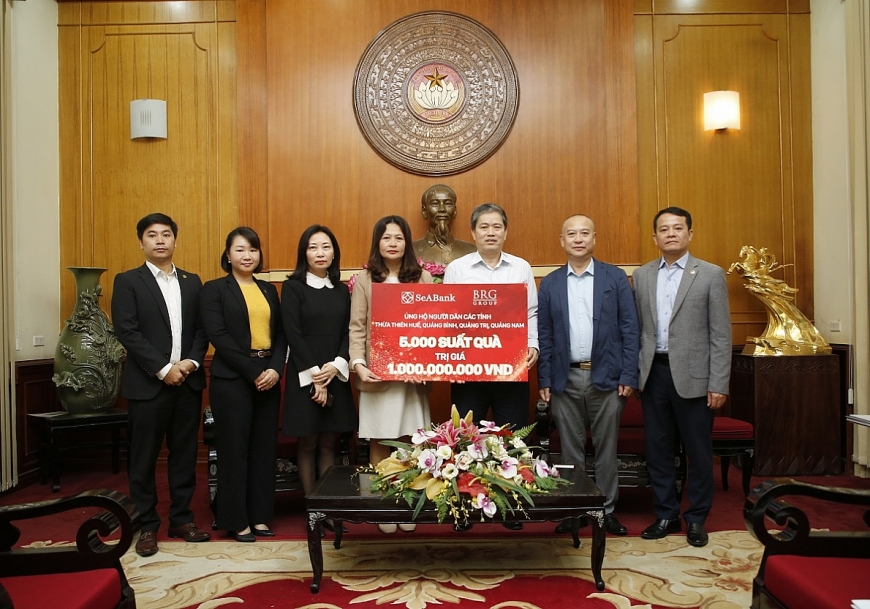Tập đoàn BRG và SeABank trao tặng 5.000 suất quà trị giá 1 tỷ đồng ủng hộ người dân miền Trung bị ảnh hưởng bởi bão lũ