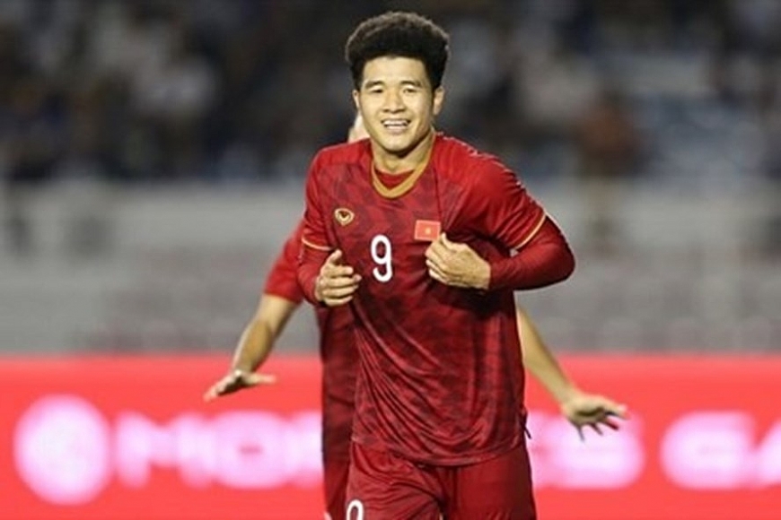 Tiền đạo Hà Đức Chinh bị loại trước thềm trận đấu với tuyển Trung Quốc. Ảnh: T.L