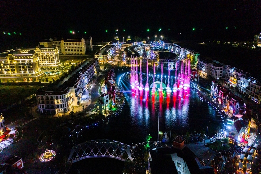 Boutique Hotel Grand World hưởng trọn sức hấp dẫn từ siêu quần thể Phú Quốc United Center.