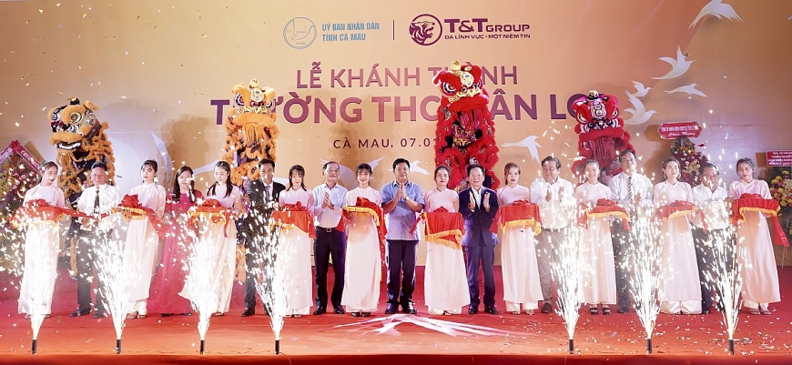 Tháng 1/2021,Tập đoàn T&T Group cũng đã hỗ trợ kinh phí xây dựng trường THCS Tân Lợi tại xã Hồ Thị Kỷ, huyện Thới Bình (Cà Mau) với tổng mức đầu tư 23 tỷ đông