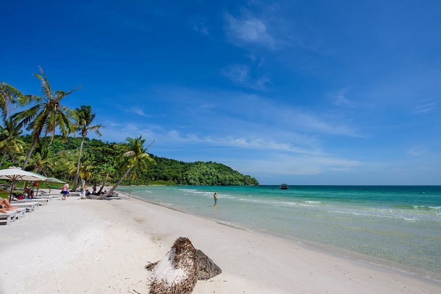 Các loại hình dịch vụ du lịch tại Bãi Sao còn nhỏ lẻ, tự phát. Ảnh Shutterstock