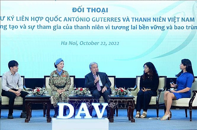 Tổng Thư ký LHQ António Guterres đối thoại với đại diện thanh niên, sinh viên Học viện Ngoại giao. Ảnh: Minh Đức/TTXVN.