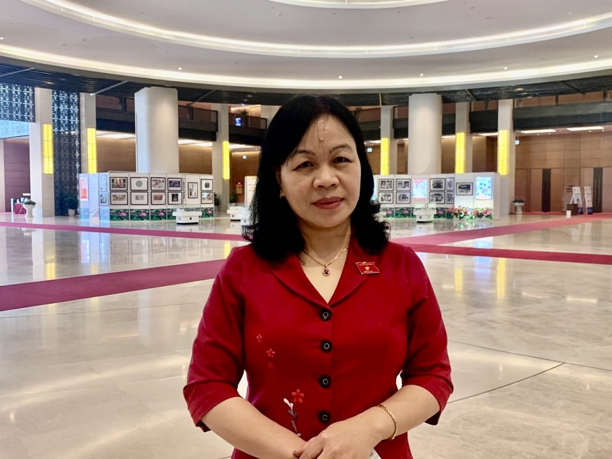 Phó Chủ nhiệm Ủy ban Văn hóa, Giáo dục của Quốc hội, Nguyễn Thị Mai Hoa, ĐBQH tỉnh Đồng Tháp.