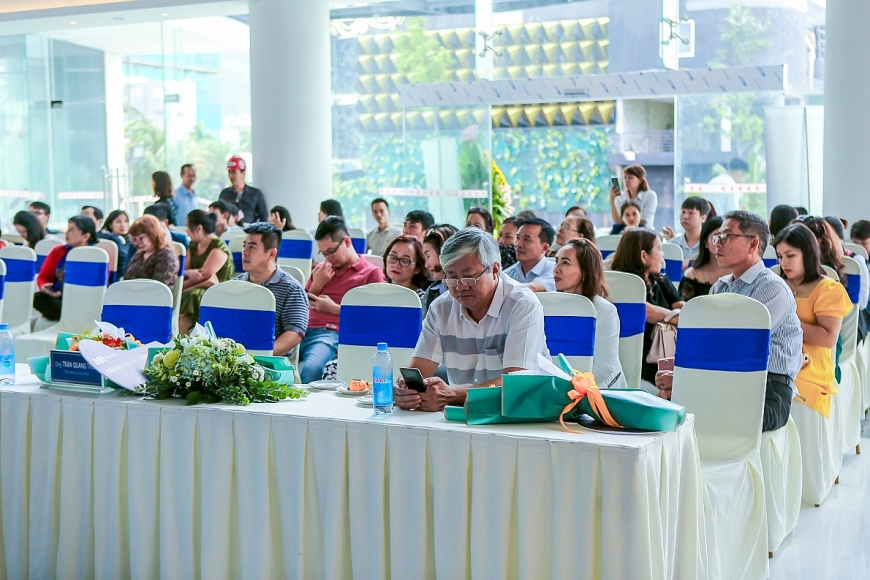 Thông tin về tiến độ của dự án đến nhà đầu tư, ông Lương Ngọc Hà, PGĐ Kinh doanh Công ty FLCHomes cho biết dự án đã gần hoàn thiện toàn bộ khối lượng thi công nội, ngoại thất, đảm bảo tiến độ và chất lượng bàn giao cho khách hàng.