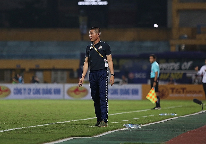 HLV Chu Đình Nghiêm mất quyền chỉ đạo trận đấu quyết định cúp vô địch LS V-League 2020 của CLB Hà Nội.