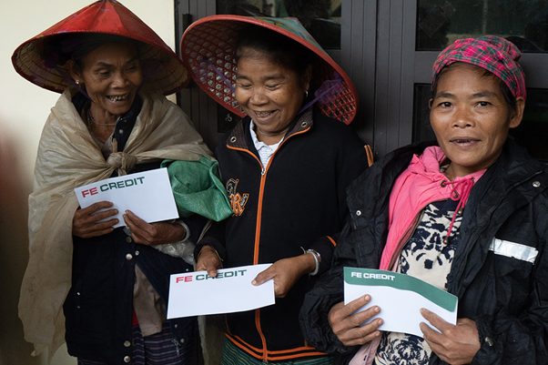 FE CREDIT trao tặng 600 phần quà cho bà con ở Minh Hóa, huyện miền núi tỉnh Quảng Bình