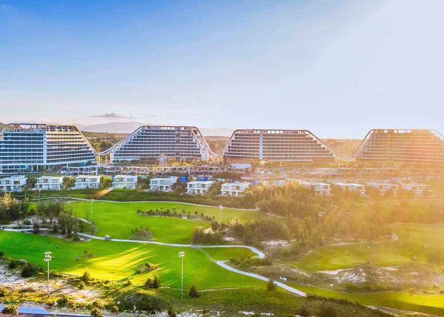 Chính thức khai trương khách sạn dài gần 1 km, 1.500 phòng, công suất 3.500 khách tại Quy Nhơn