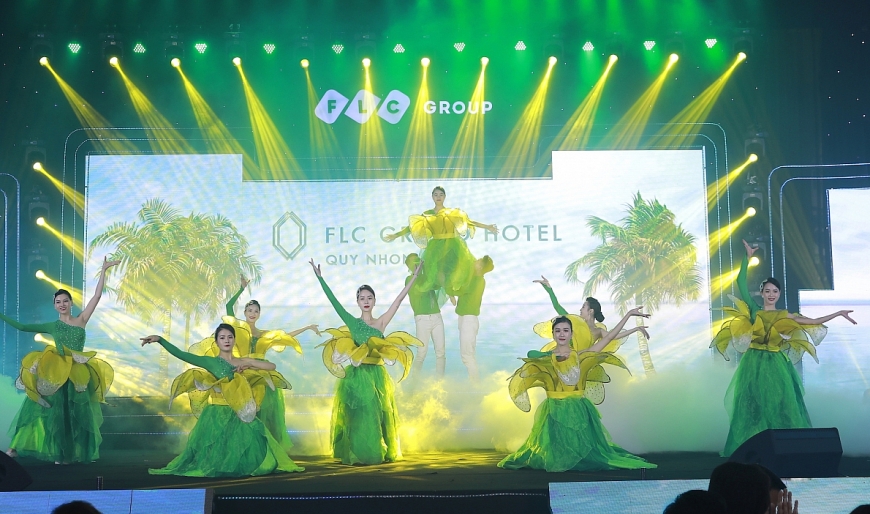 Đêm nghệ thuật “Live the life you love” tại lễ khai trương 