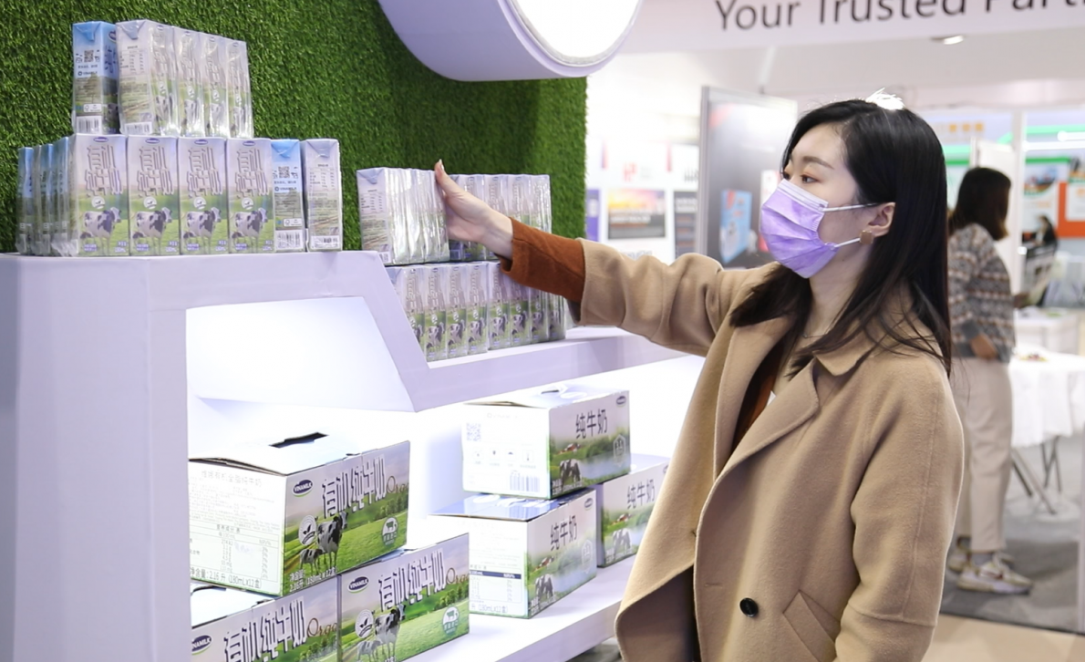 Sản phẩm có thiết kế bao bì đáp ứng thị hiếu tiêu dùng và đặc biệt trên hộp sữa đều có một dãy số khác nhau để quản lý và truy xuất nguồn gốc