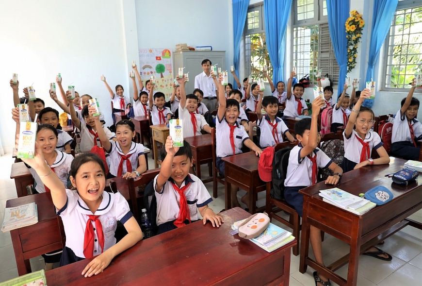 Các hộp sữa Vinamilk là người bạn đồng hành cùng hàng triệu trẻ em tại nhiều tỉnh thành trong chương trình Sữa học đường