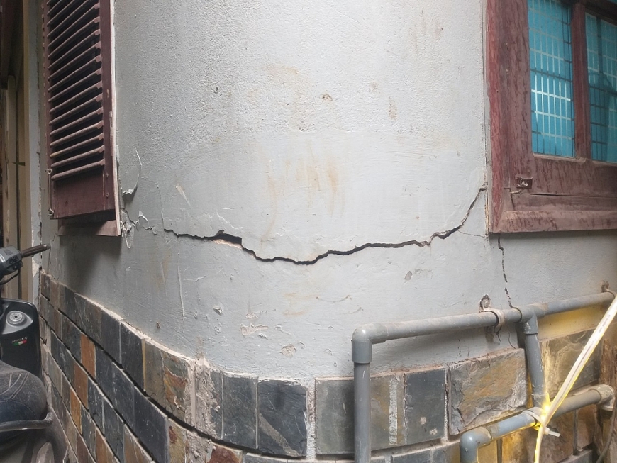 Nhà nứt toác do thi công dự án, người cao tuổi sống trong bất an