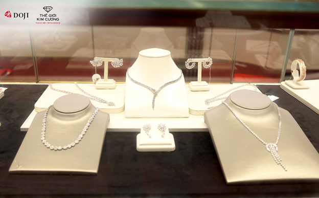 Mãn nhãn với hàng trăm bộ sưu tập Trang sức Kim cương tinh xảo, thời thượng