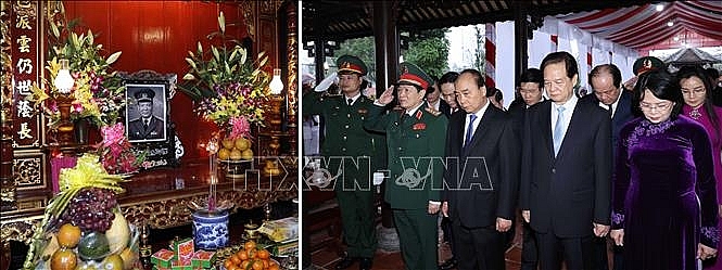 Thủ tướng Nguyễn Xuân Phúc cùng các đồng chí lãnh đạo, nguyên lãnh đạo Đảng Nhà nước dâng hương tưởng niệm Chủ tịch nước Lê Đức Anh tại Nhà văn hoá Đại tướng Lê Đức Anh (làng Bàn Môn, xã Lộc An, huyện Phú Lộc, quê nhà của Đại tướng). Ảnh: Thống Nhất /TTXVN