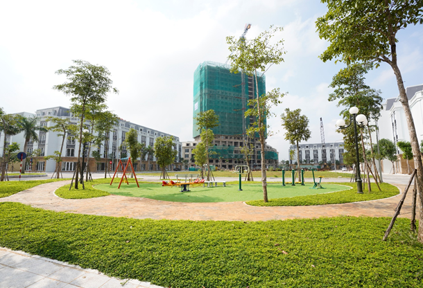 Tòa tháp Eurowindow Tower đã chính thức cất nóc vào tháng 08/2020 và đang tiến hành hoàn thiện những công đoạn cuối để sẵn sàng bàn giao cho cư dân trong thời gian tới.