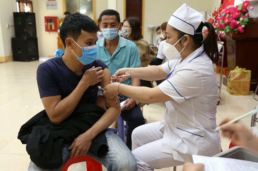 Thủ tướng chỉ đạo quản lý, bảo vệ người thuộc nhóm nguy cơ cao mắc COVID-19. Ảnh: TTXVN.