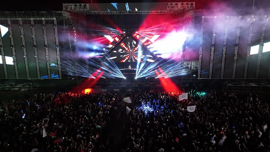 Hàng nghìn khán giả “không ngủ