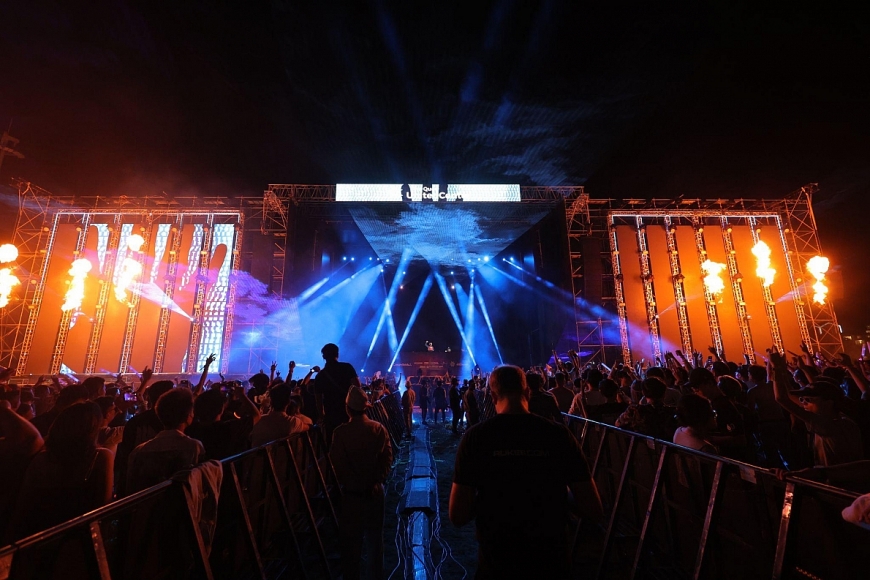 Hàng nghìn khán giả “không ngủ