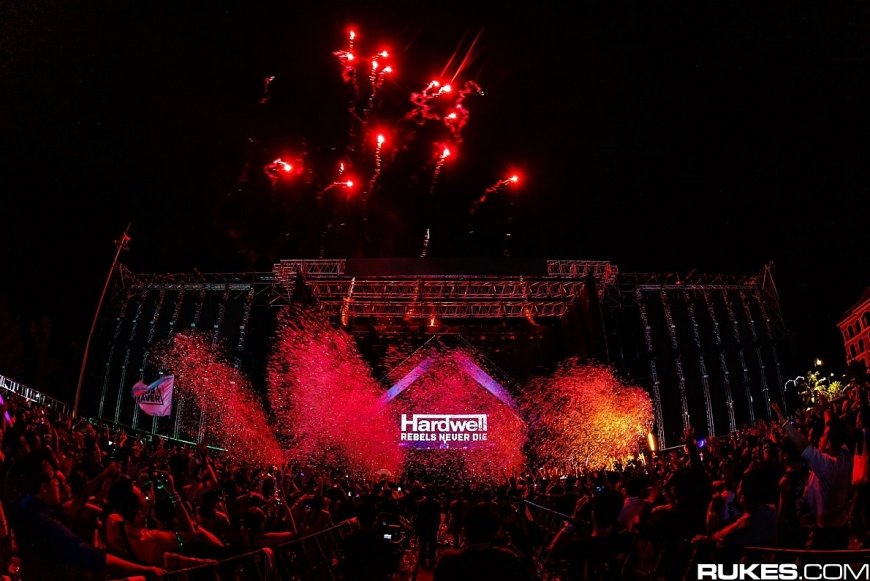 Hàng nghìn khán giả “không ngủ