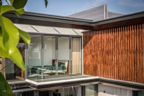 Lắp đặt cửa nhôm kính cho phòng ngủ vừa hạn chế tiếng ồn, đem lại giấc ngủ ngon, vừa giúp tận hưởng nguồn năng lượng tích cực từ thiên nhiên với nắng, với gió chan hòa