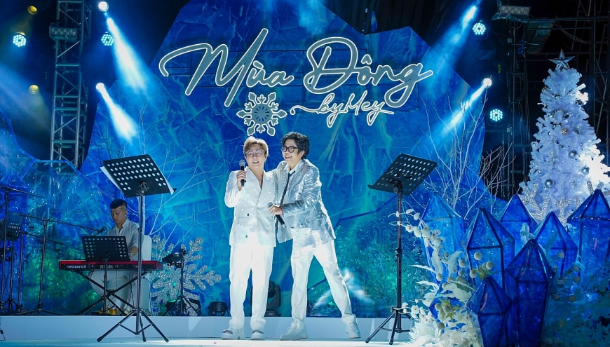 Tiếp nối màn biểu diễn của ca sỹ Trung Quân là “hoàng tử ballad” Bùi Anh Tuấn.. 