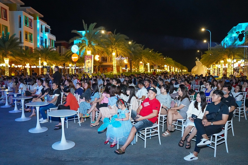 Mùa Đông by Mey #2 – Tận hưởng không khí Giáng sinh và năm mới cùng Trung Quân Idol và Bùi Anh Tuấn