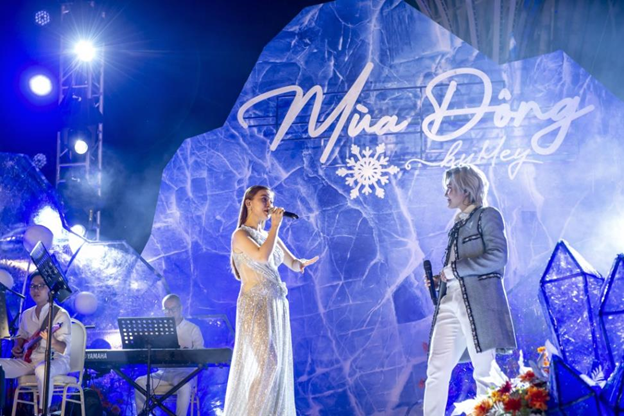 Vicky Nhung và Giang Hồng Ngọc song ca trên sân khấu Mùa Đông by Mey #1
