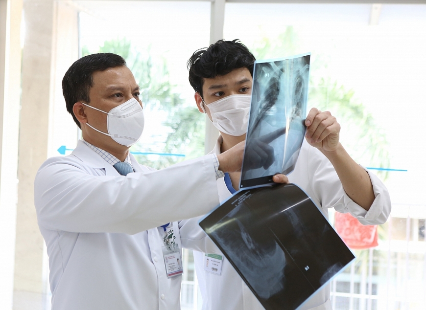 50 bệnh nhân được phẫu thuật nội soi tạo hình thực quản thành công tại Bệnh viện Bạch Mai 50 bệnh nhân được phẫu thuật nội soi tạo hình thực quản thành công tại Bệnh viện Bạch Mai