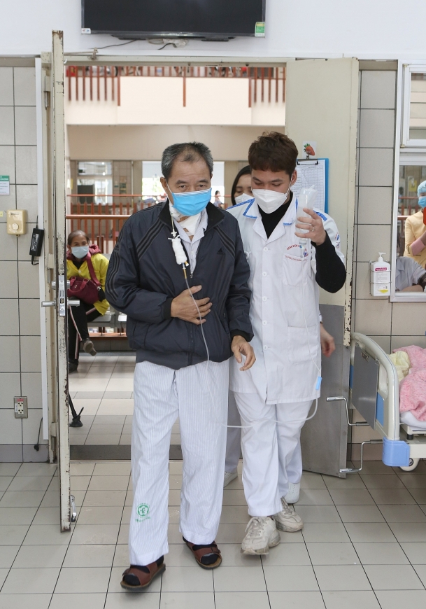 50 bệnh nhân được phẫu thuật nội soi tạo hình thực quản thành công tại Bệnh viện Bạch Mai 50 bệnh nhân được phẫu thuật nội soi tạo hình thực quản thành công tại Bệnh viện Bạch Mai