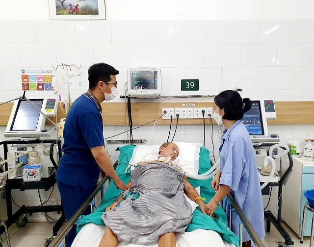 Bị ngộ độc do uống rượu ngâm rễ cây rừng để chữa bệnh xương khớp